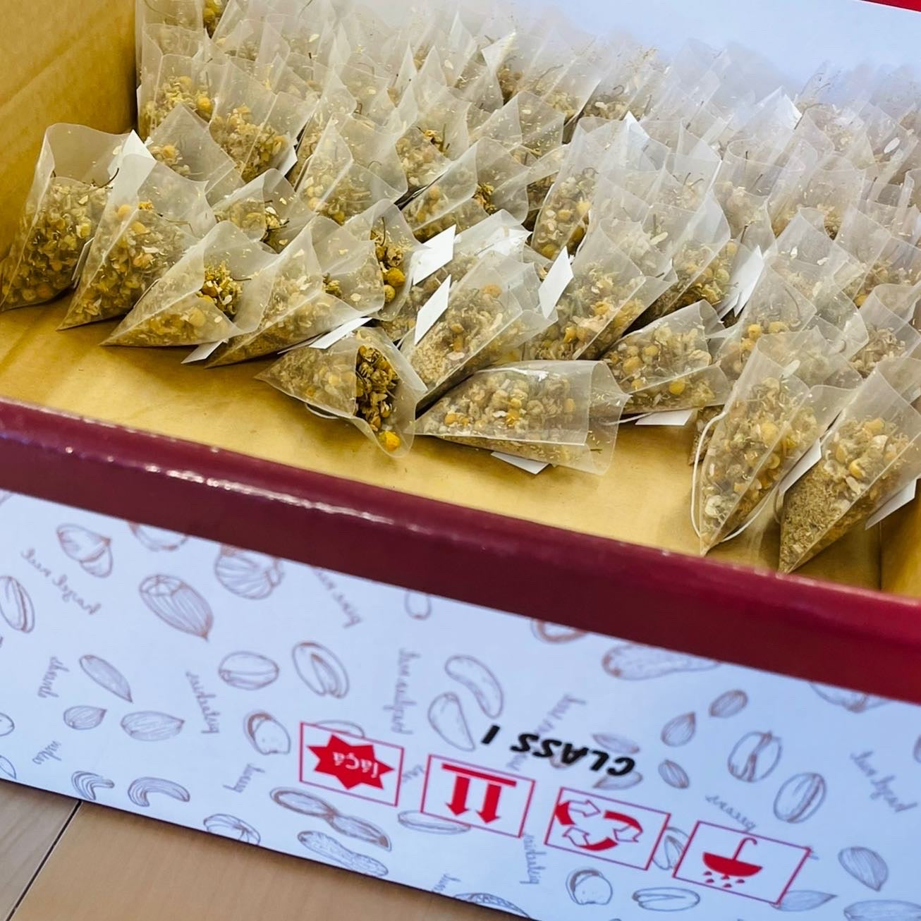 次回発送11/6予定・秋のクロッカス【黄金色】サフランハーブティー(カモミール)【レターパックライト・全国一律430円配送可】