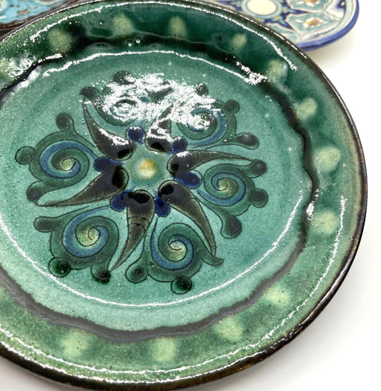 【新商品】リシタン陶器「ザクロの花と太陽」直径15.5センチ皿・手描き模様(一点もの)