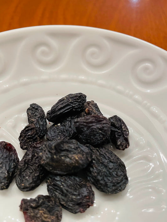 ブルーベリーより〇〇いっぱい?【黒糖のような甘み】無糖・天日干しブラックレーズン、そのまま食べれる無油・アフガニスタン産【100gを3袋まではレターパックライト・全国一律430円配送】