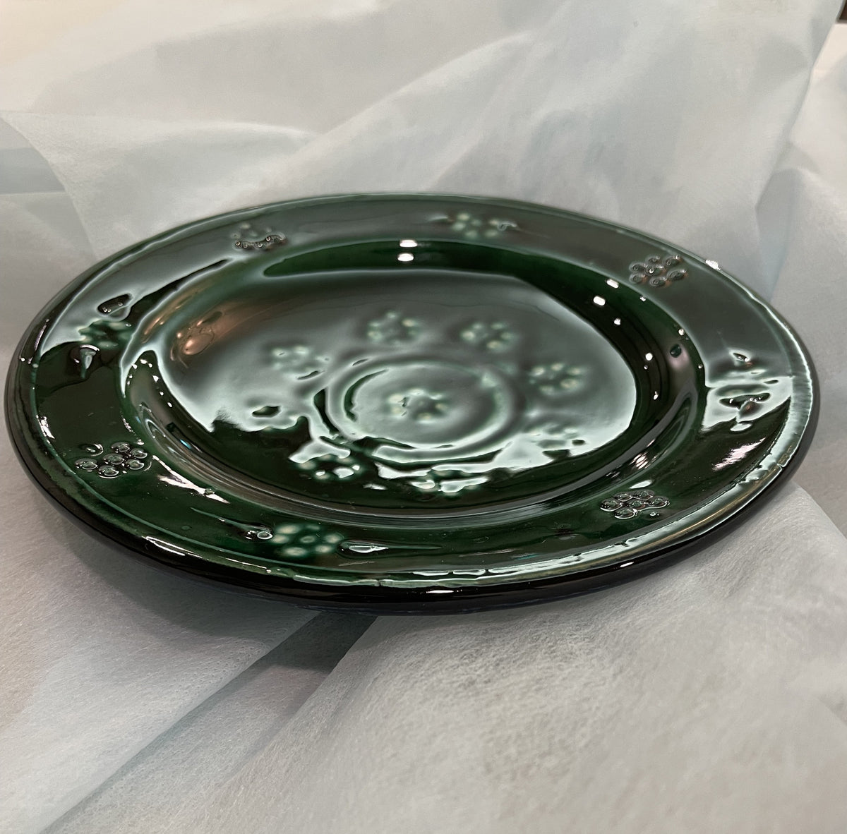 【新商品】作家エサノフ・リシタン陶器・手描き模様・１７センチ皿 A（一点もの）