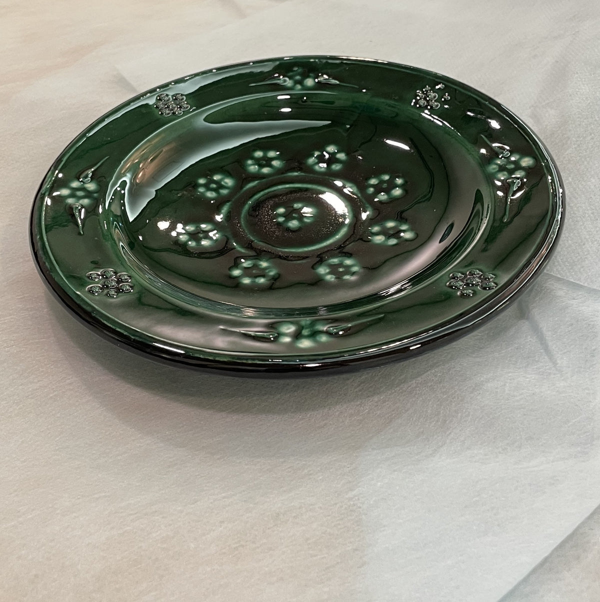 【新商品】作家エサノフ・リシタン陶器・手描き模様・１７センチ皿 B（一点もの）