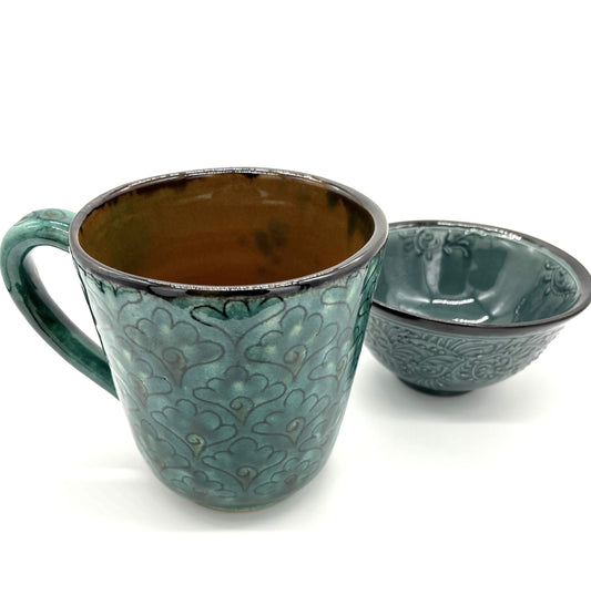 残り１点のみ【新商品・花模様】イシコールの深い青・リシタン陶器マグカップ（一点もの）