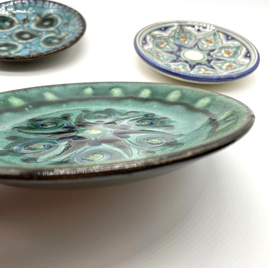 【新商品】リシタン陶器「ザクロの花と太陽」直径15.5センチ皿・手描き模様（一点もの）