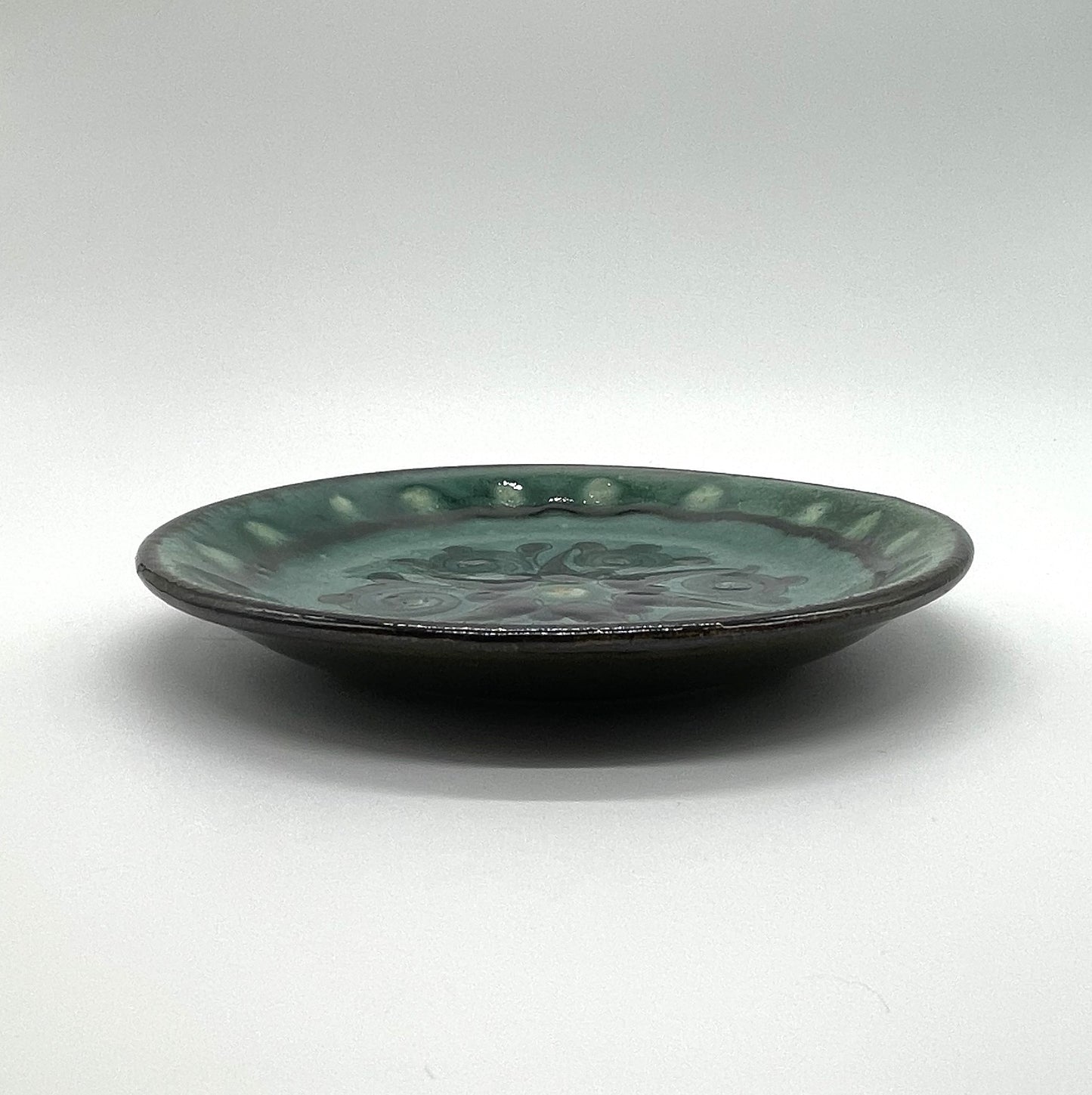 【新商品】リシタン陶器「ザクロの花と太陽」直径15.5センチ皿・手描き模様（一点もの）