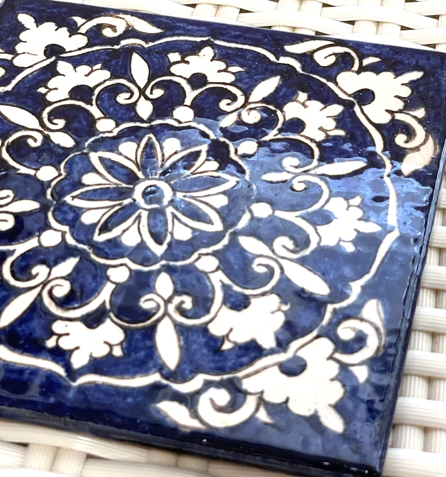 実用的なタイル仕様【手描きリシタン陶器】鍋敷または菓子皿にも