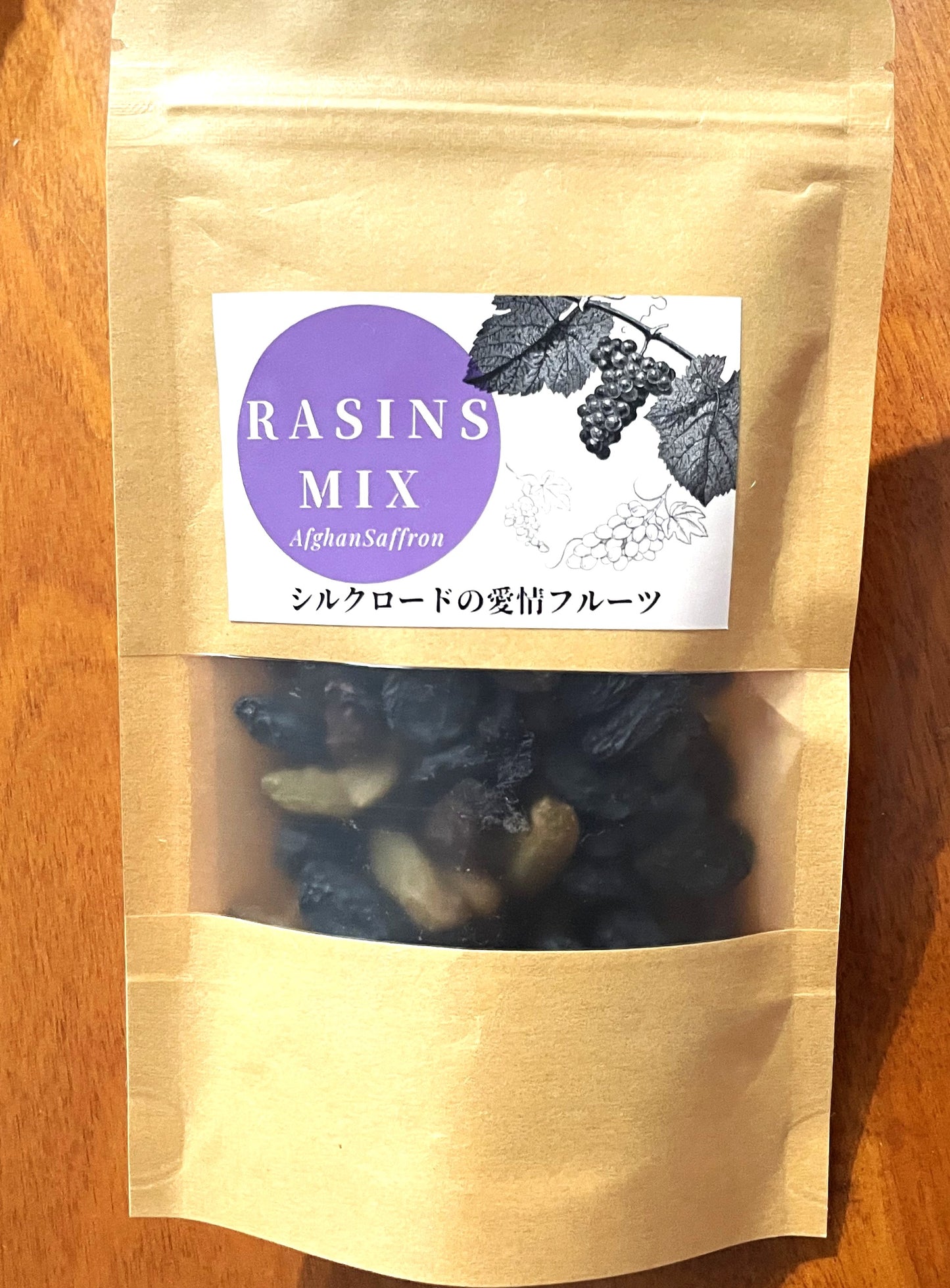 NEW【カラフル３色】レーズン３種ミックス★１００ｇ、ブラック・グリーン・レッドの個性色々、無糖・天日干し、そのまま食べれる無油・アフガニスタン産【３袋まではレターパックライト・全国一律430円配送】