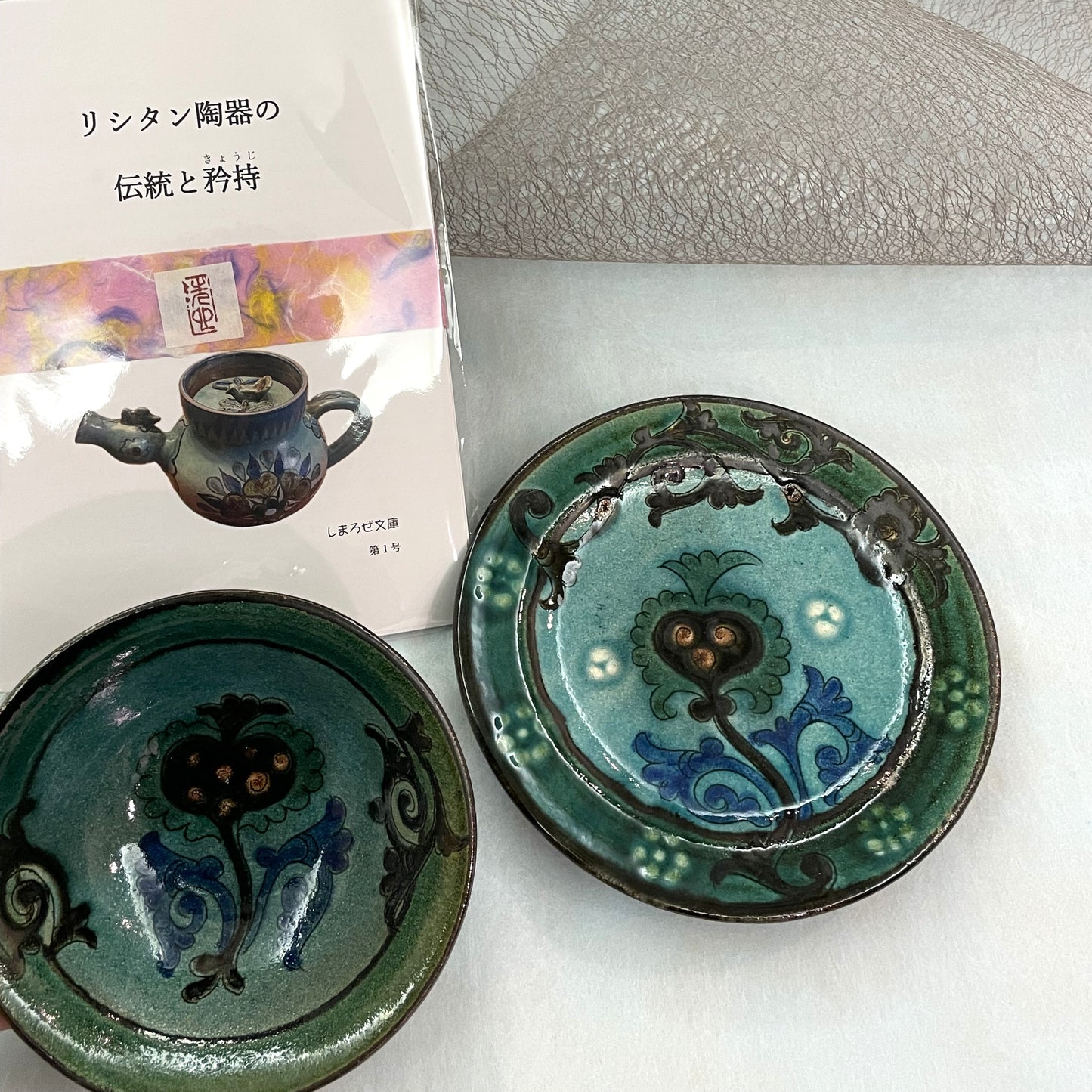 NEW【日本の本漆金つぎ×リシタン陶器】リシタン陶器「ザクロの花」直径17.5センチ皿・手描き模様（一点もの）